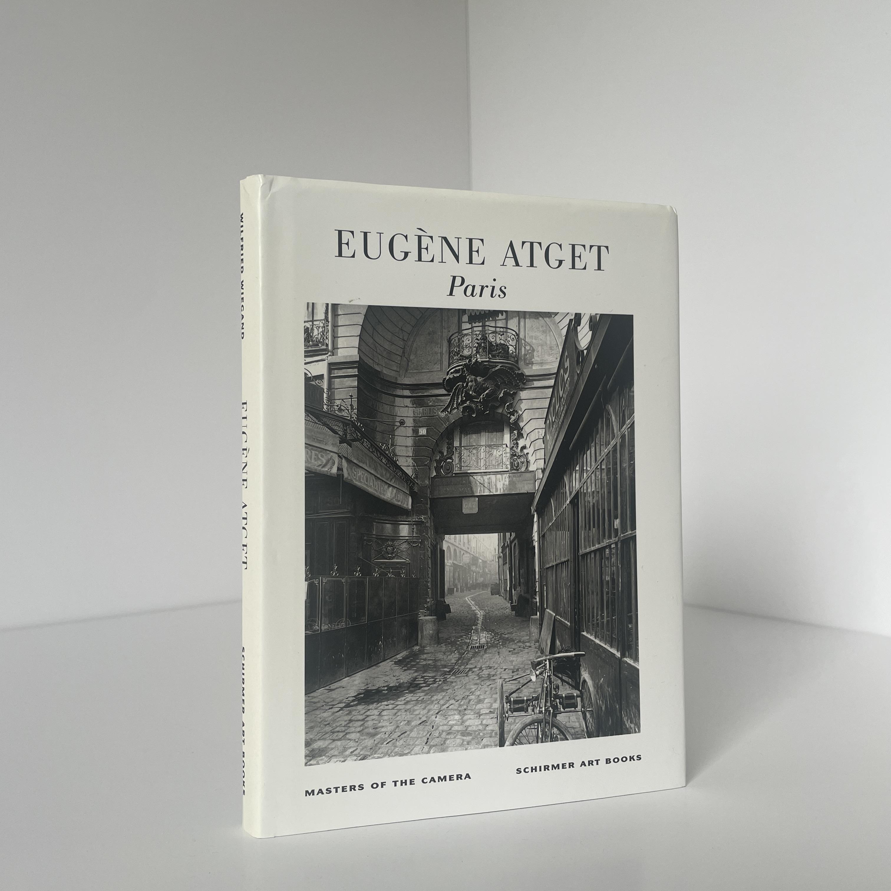 Eugene Atget: Paris (Masters of the Camera)by: Eugene Atget