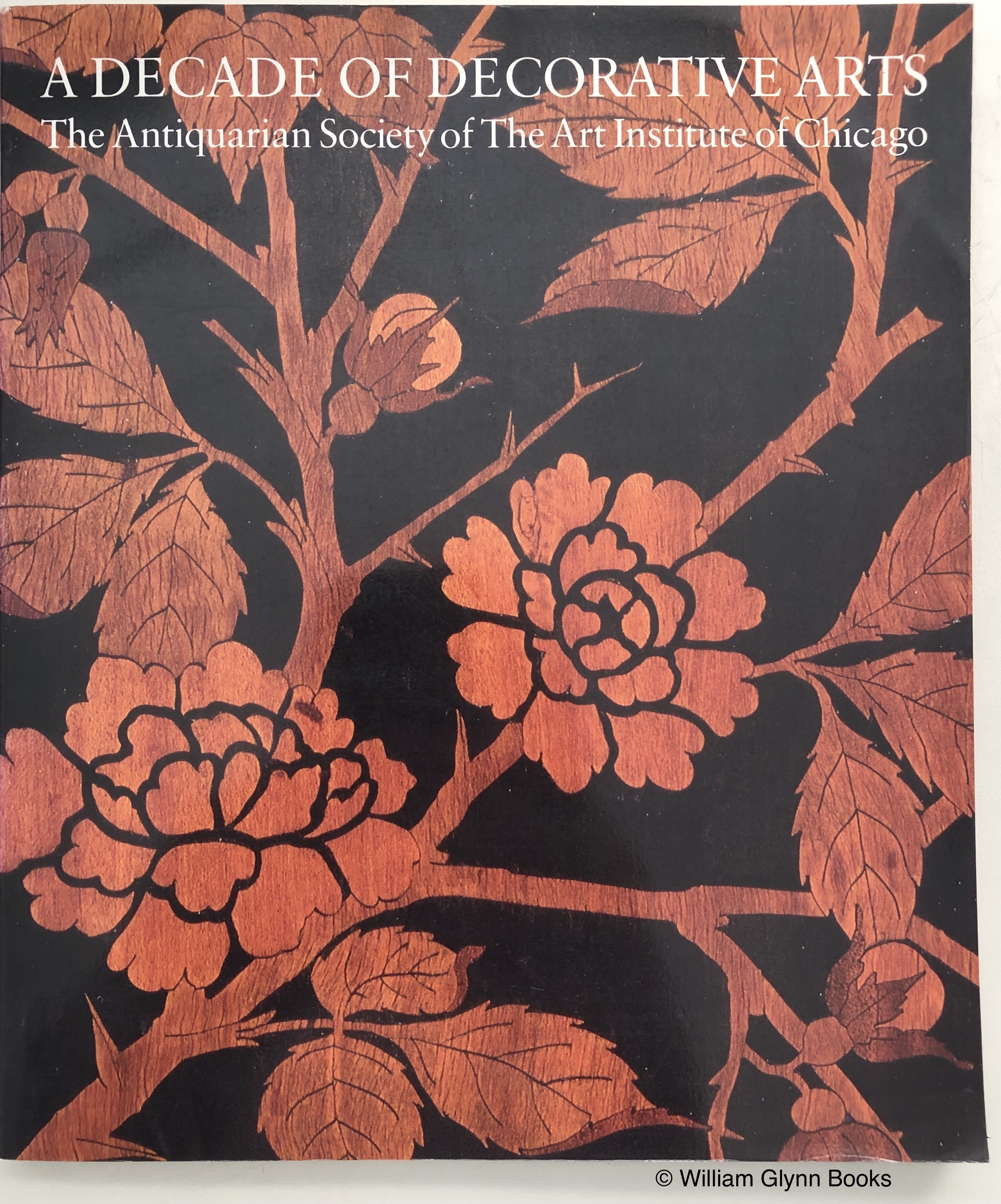 Decade of Decorative Arts, A: The Antiquarian Society of The Art Institute of Chicagoby: Milo M. Naeve and Lynn Springer Roberts