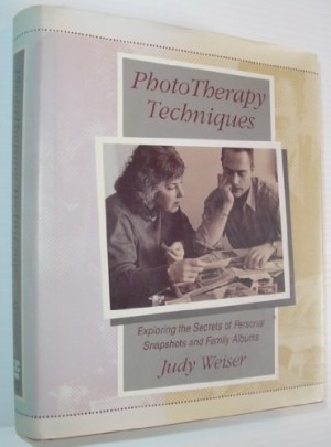PhotoTherapy Techniques: Exploring the Secrets of Personal Snapshots and Family Album by: Weiser, Judy