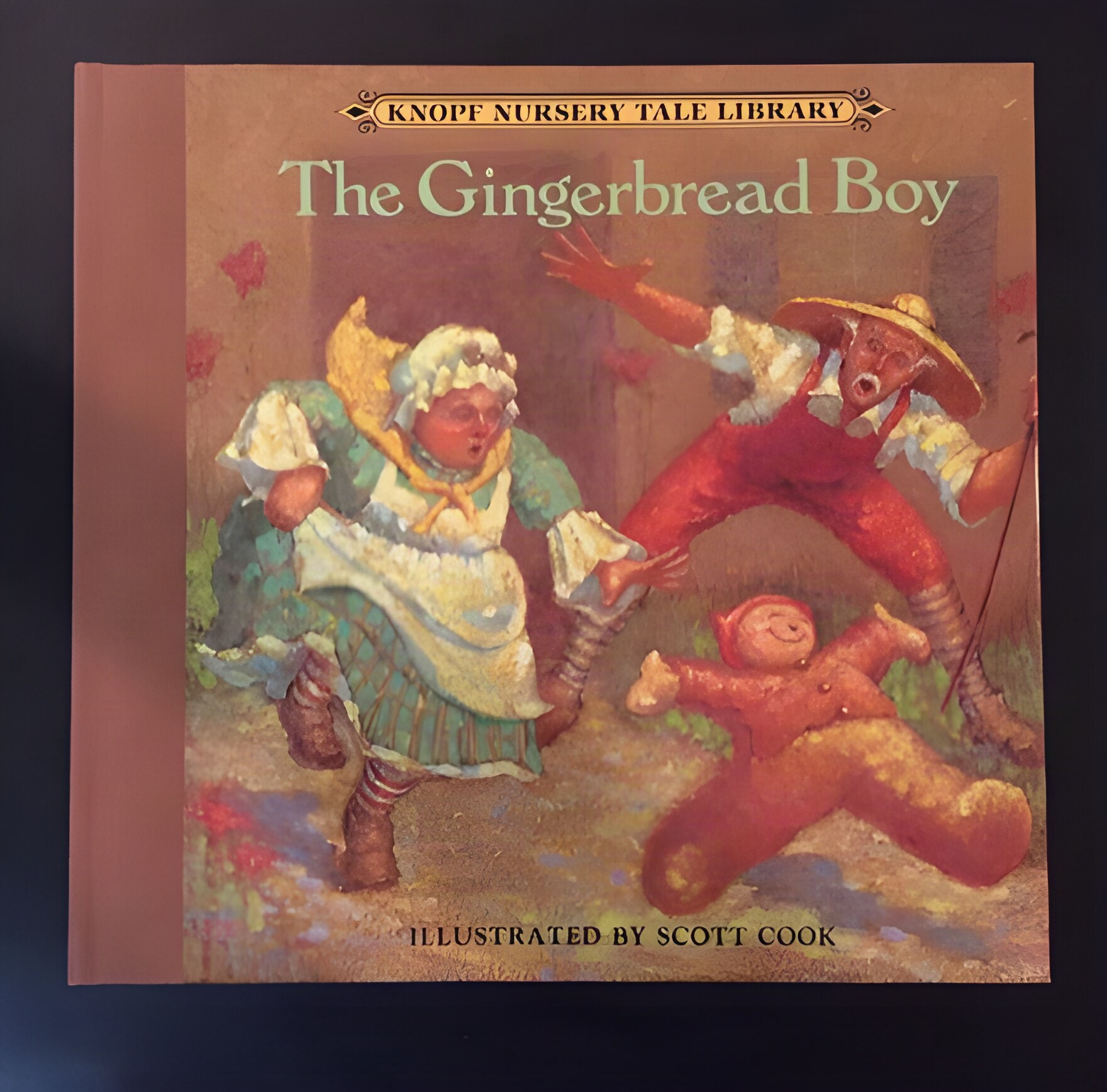 The Gingerbread Boy (Knopf Nursery Tale Library )by: Cook, Scott