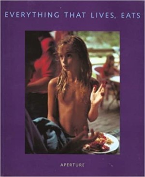 Aperture 143: Everything That Lives, Eats (Aperture Magazine)by: Aperture Foundation Inc. Staff