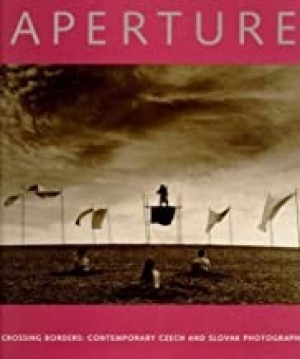 Aperture 152: Crossing Borders, Contemporary Czech & Slovak Photography (Aperture Magazine)by: Aperture Foundation Inc. Staff