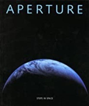 Aperture 157: Steps in Space: A Special Millennium Issue (Aperture Magazine)by: Aperture Foundation Inc. Staff