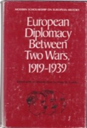 European Diplomacy Between Two Wars 1919 1939: Modern Scholarship on European History by: Hans Wilhelm Gatzke 