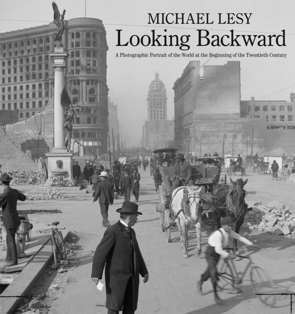 Looking Backward: A Photographic Portrait of the World at the Beginning of the Twentieth Centuryby: Michael Lesy