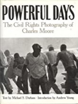 Powerful Days - The Civil Rights Photography of Charles Mooreby: Moore, Charles/Michael S. Durham