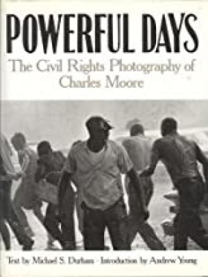 Powerful Days - The Civil Rights Photography of Charles Mooreby: Moore, Charles/Michael S. Durham