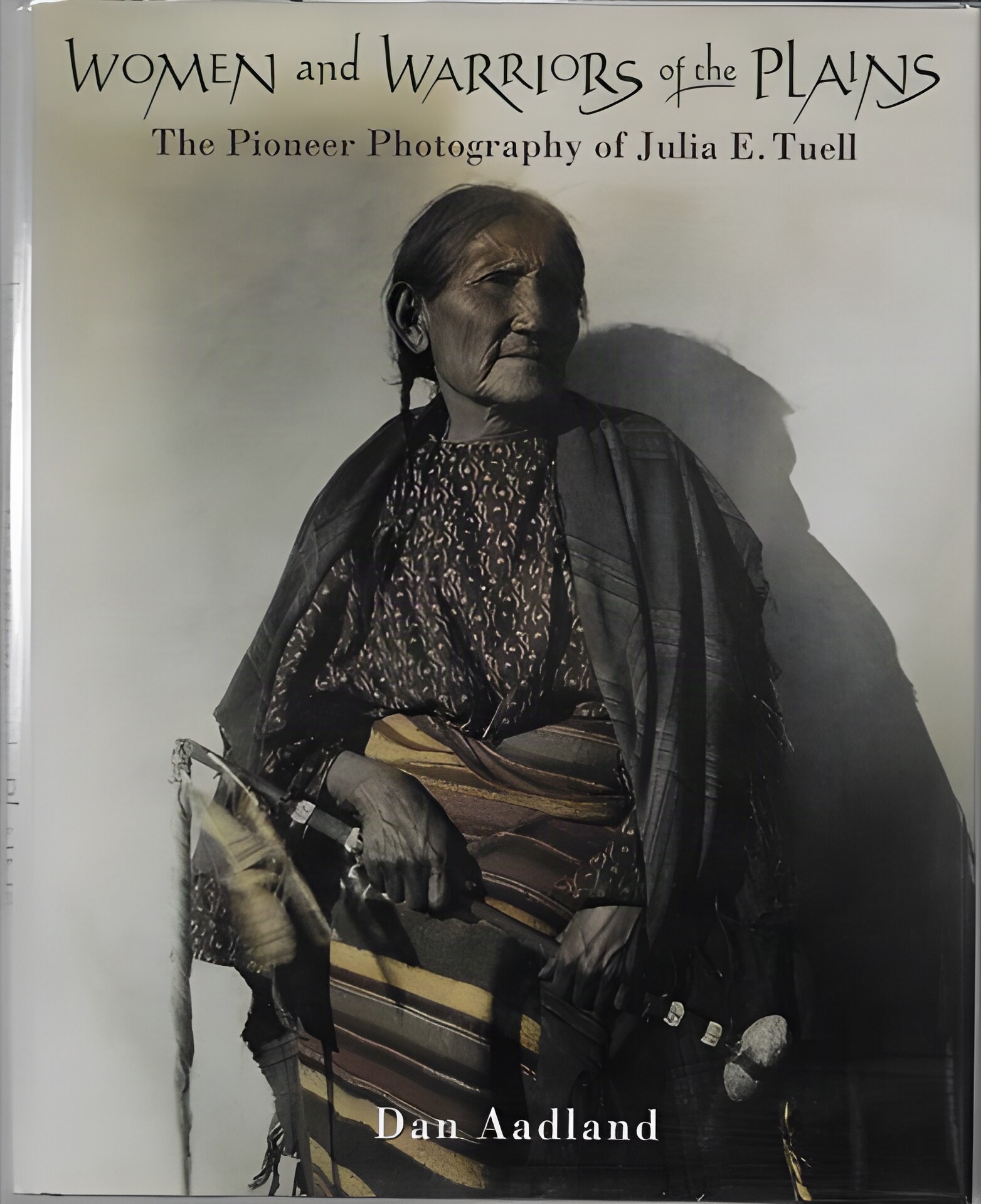 Women and Warriors of the Plains: The Pioneer Photography of Julie E. Tuellby: Aadland, Dan 